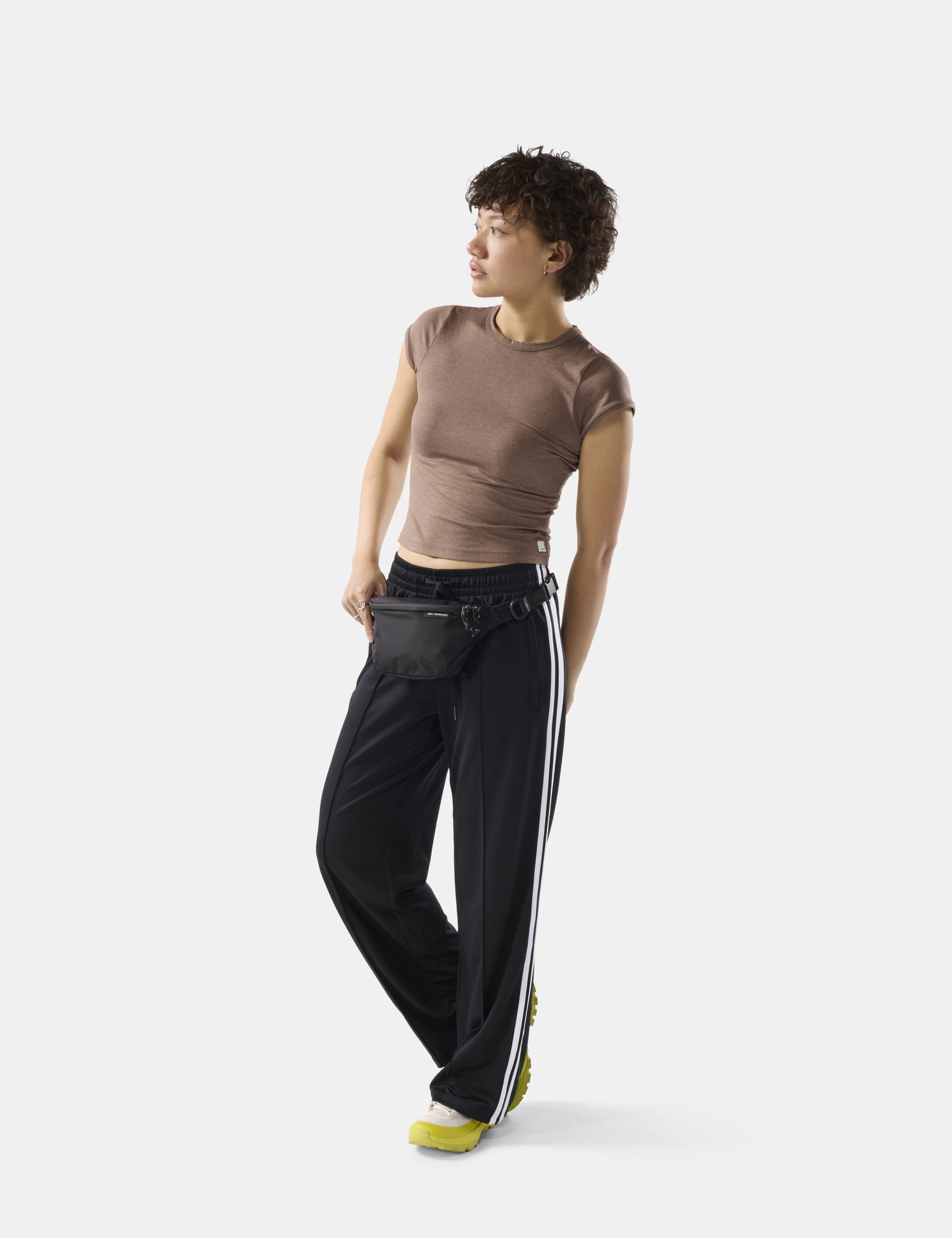 T-Shirt, Crop-Top, Braun, Kurzarm, Hose mit Streifen