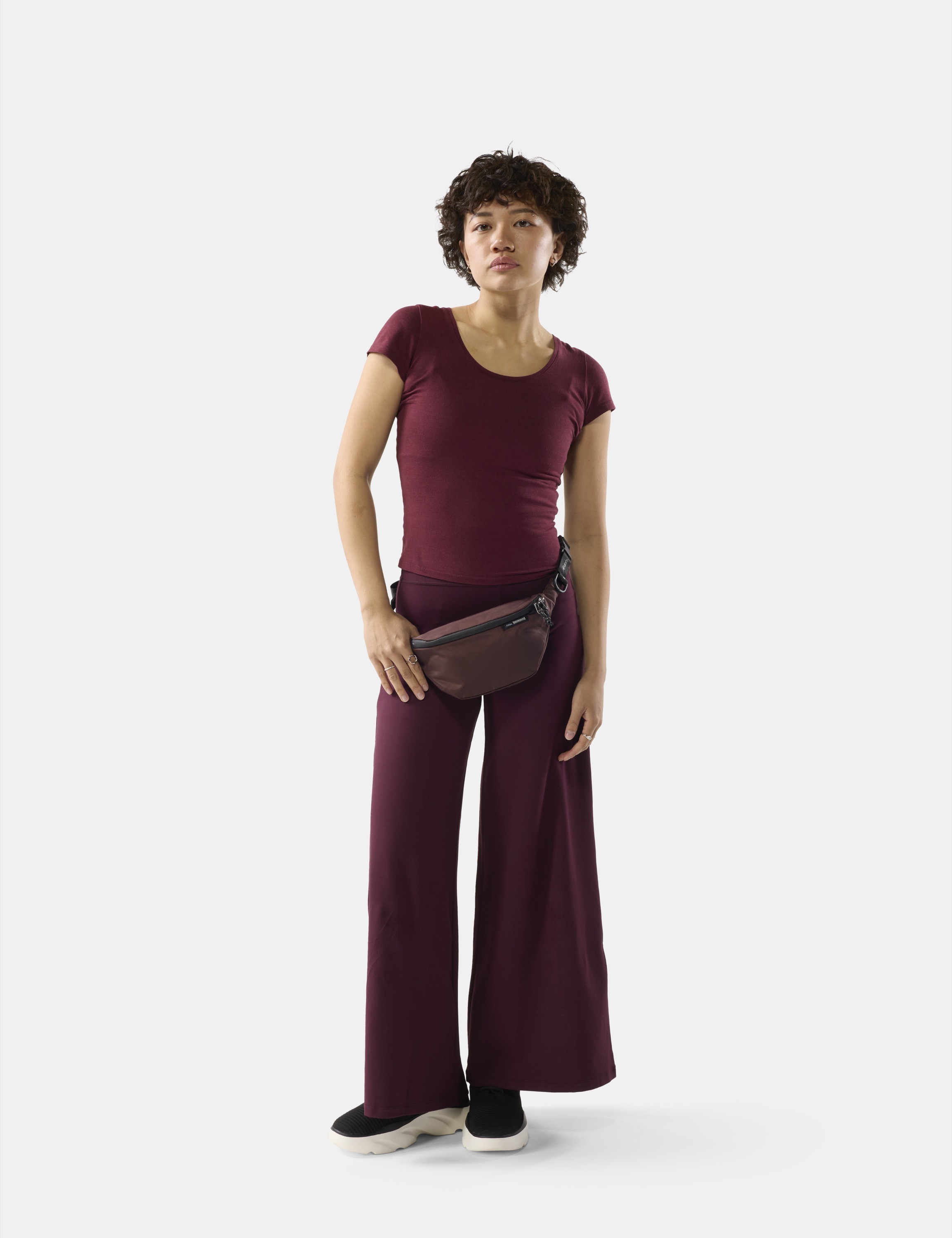 Rotes Oberteil, Rotes Top, HosenSet?, Taille, Gürteltasche