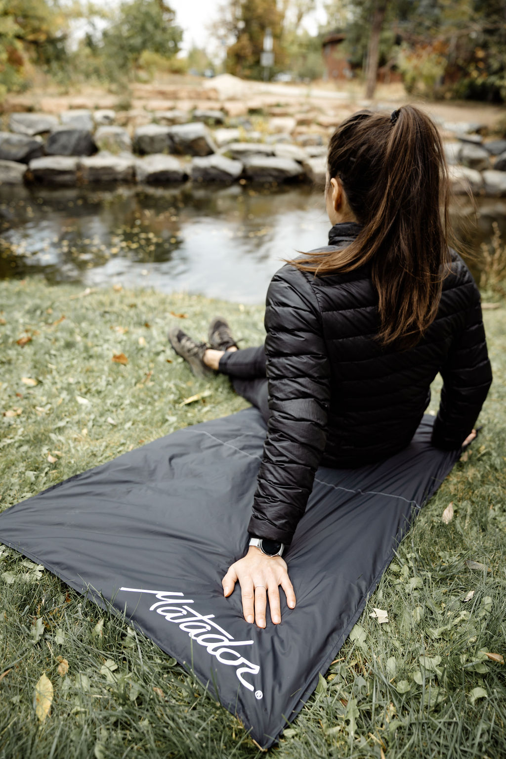 Matador_Pocket-Blanket_Lifestyle15 Matador Pocket Blanket (red)