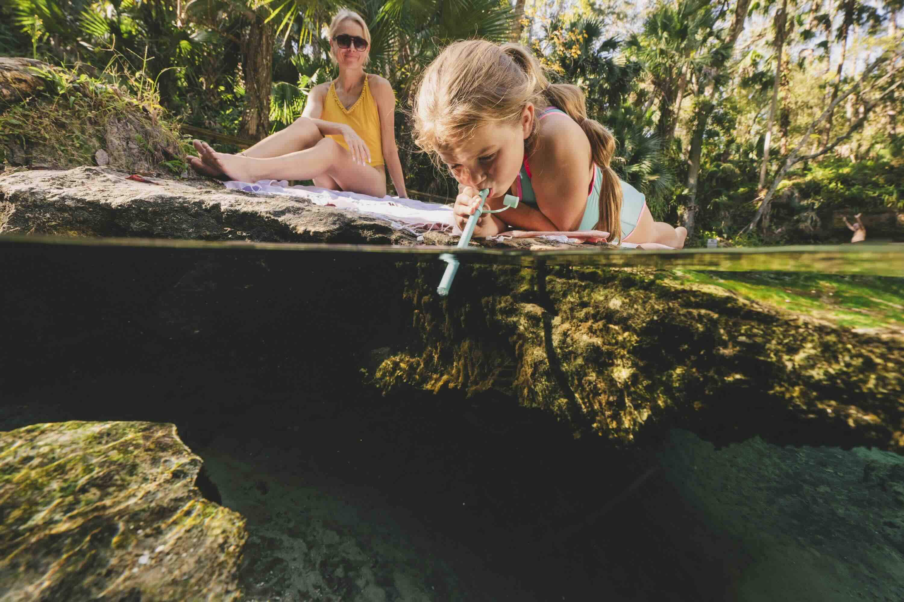 teenager, Schwimmbekleidung, Bikini, pinkes Badekostüm,  Outdoor-Szene