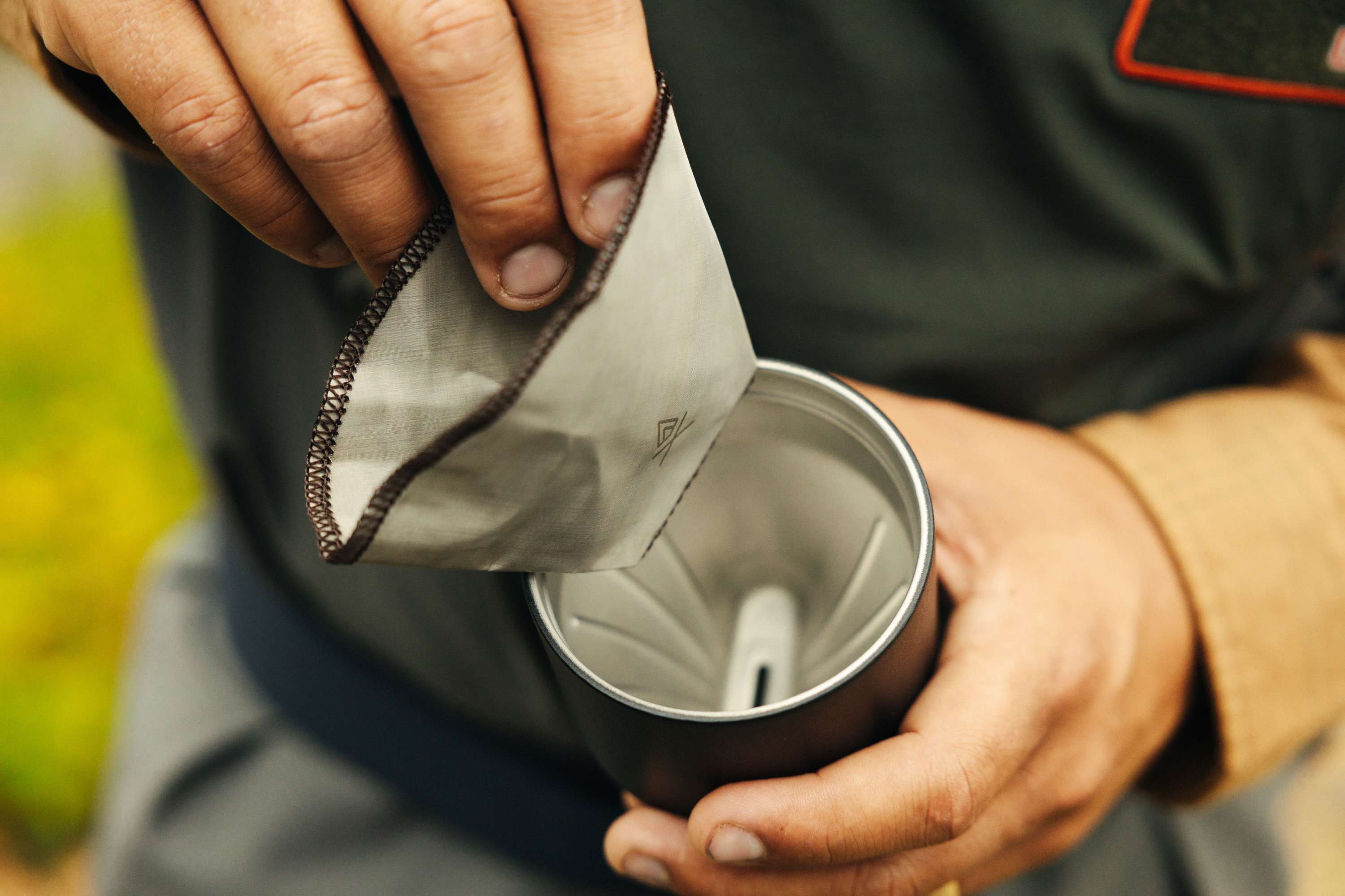 Kaffeebecher, Edelstahl, wiederverwendbar, Kaffeefilter, isoliert