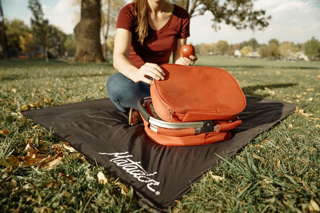 Matador_Pocket-Blanket_Lifestyle18 Matador Pocket Blanket (red)