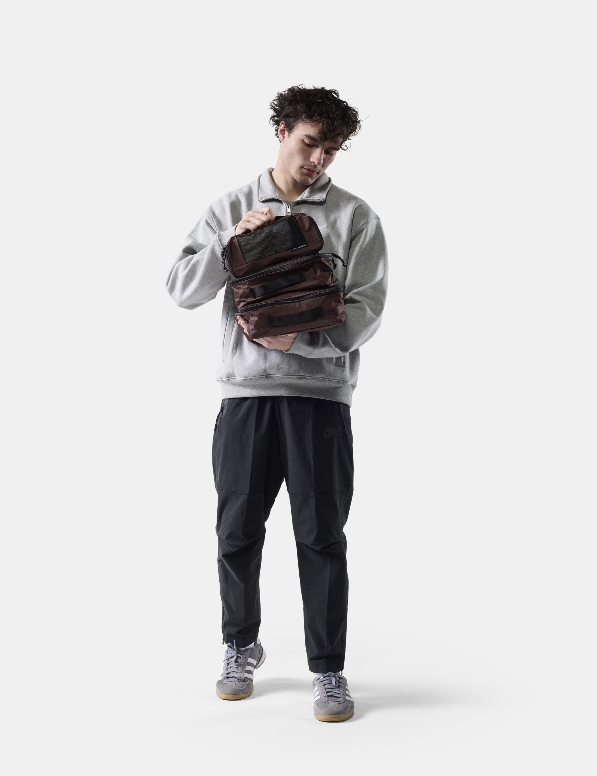 Hoodie, Rucksack, Sporthose, Grau, Taschen