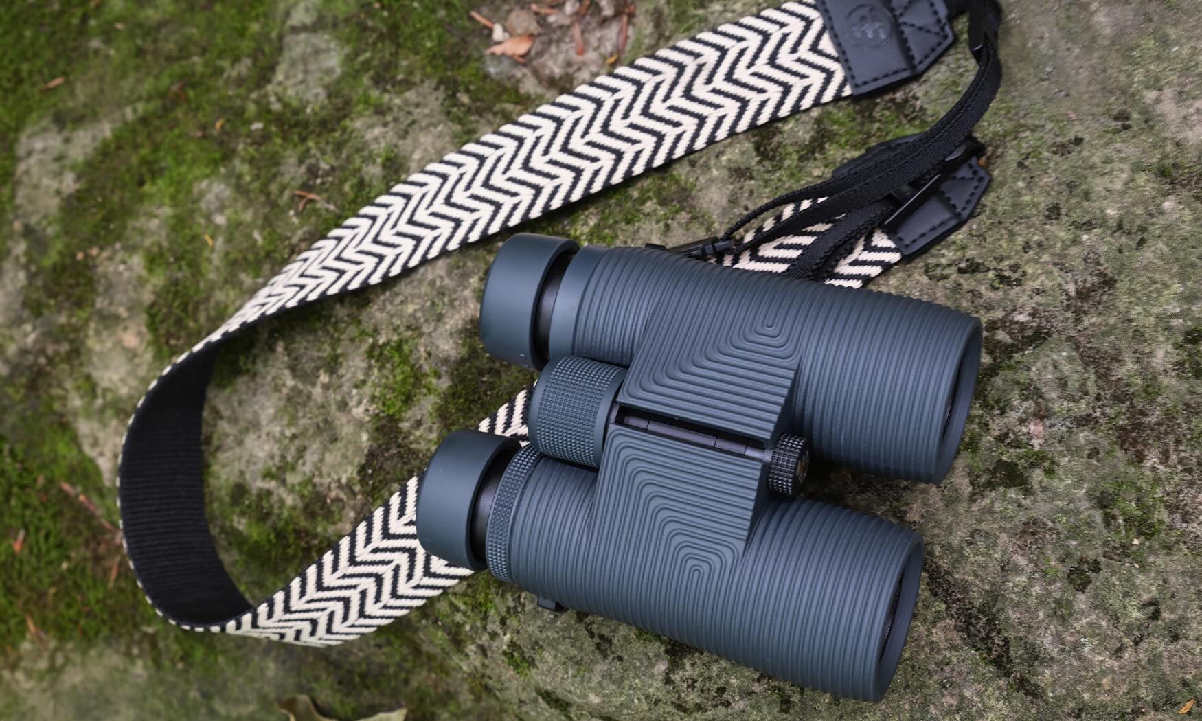 Fernglas, Binoculars, Grau, Riffelung, Brillentragegurt