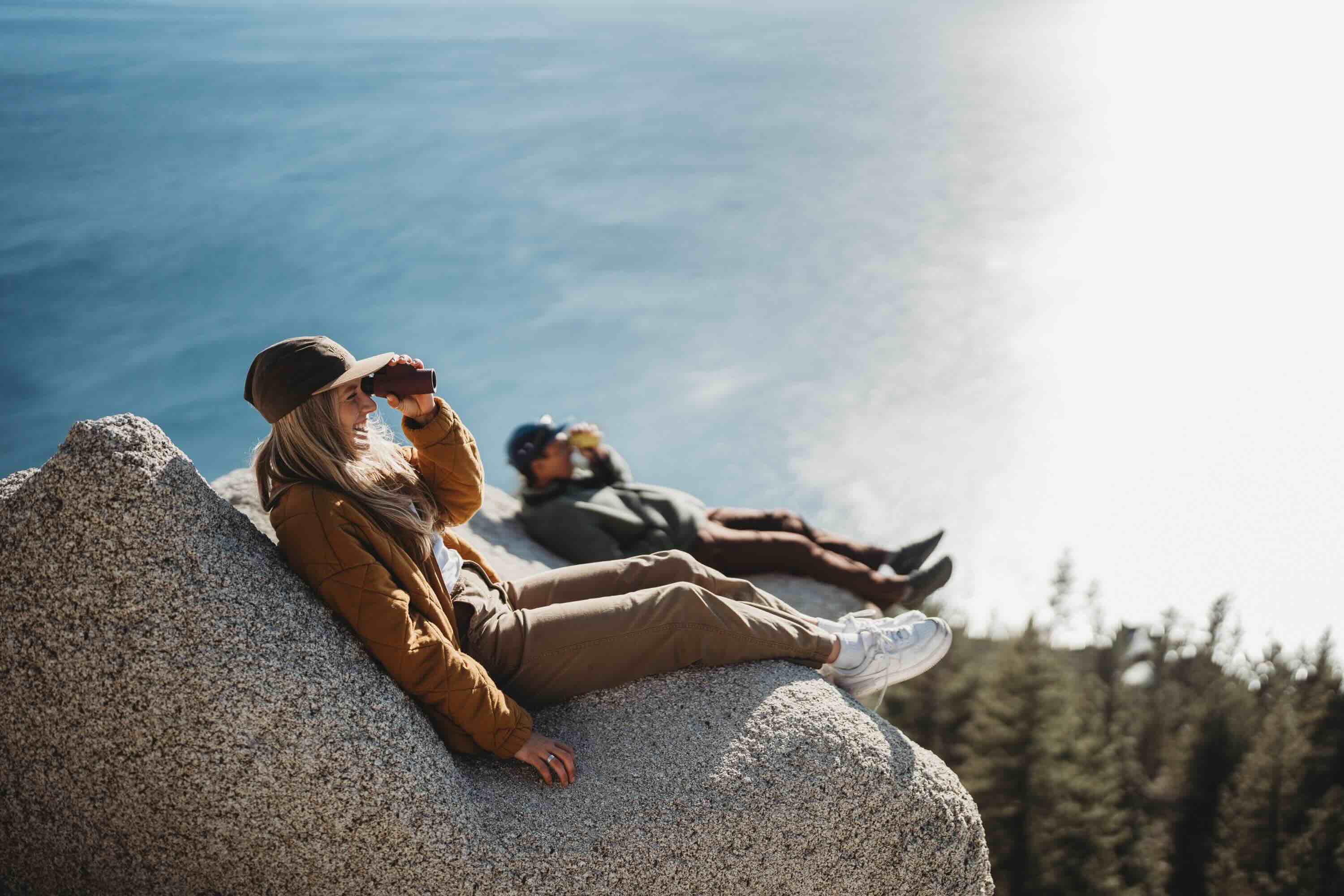 outdoor, fels, wanderer, fernglas, sonnenbrille