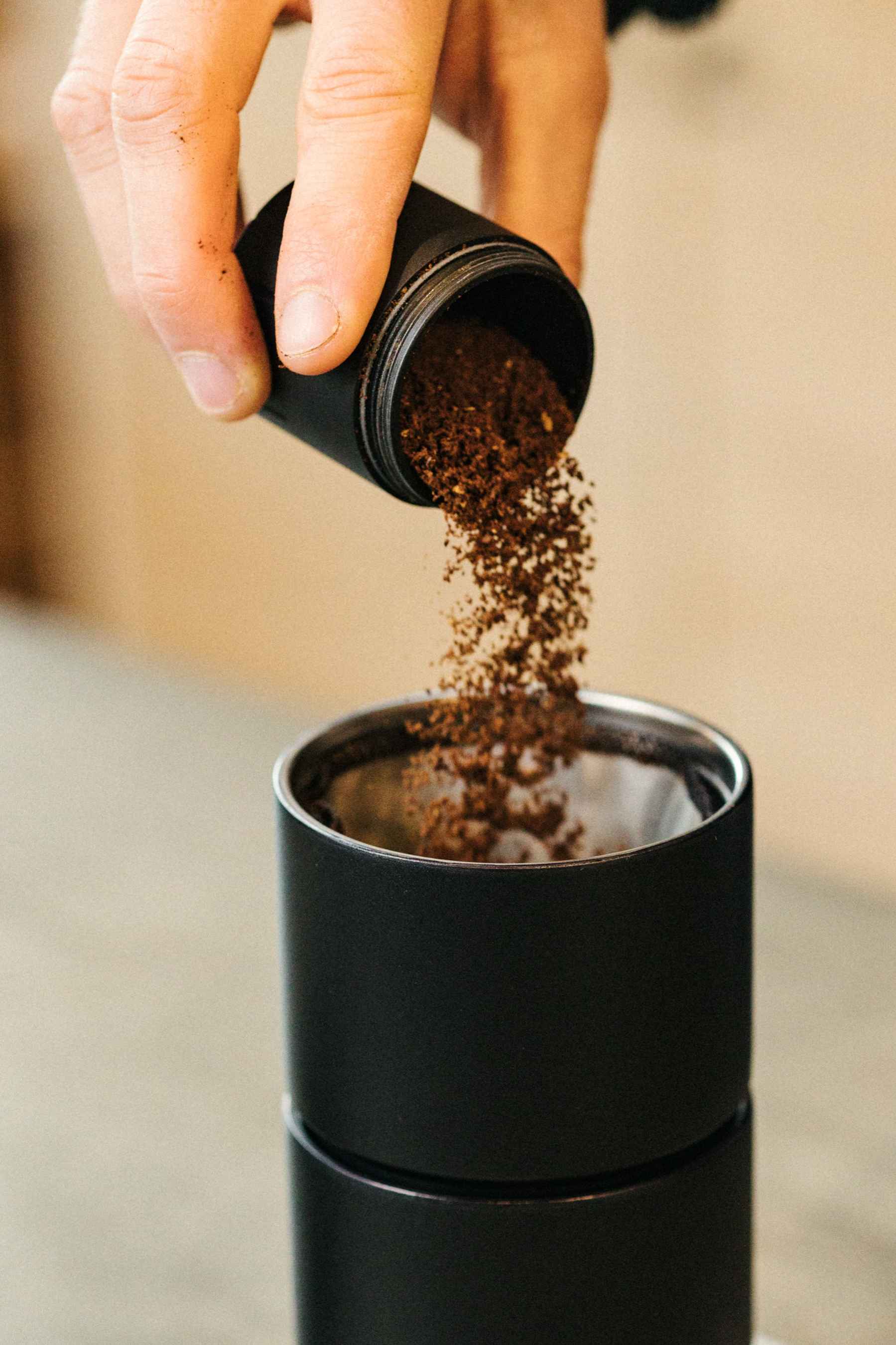Kaffeedose, Kaffeemühle, Edelstahl, schwarz, Kaffeepulver