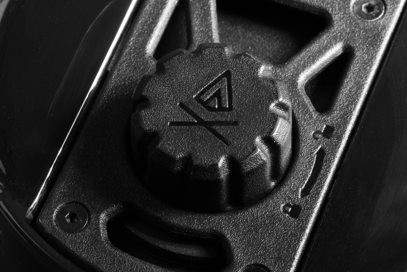 Drehknopf, Metallhalterung, schwarz, Pfeilmarkierung, Befestigungsschrauben