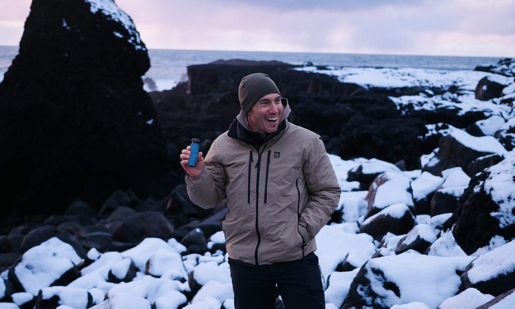 jacke, mütze, wasserflasche, felsenküste, winter