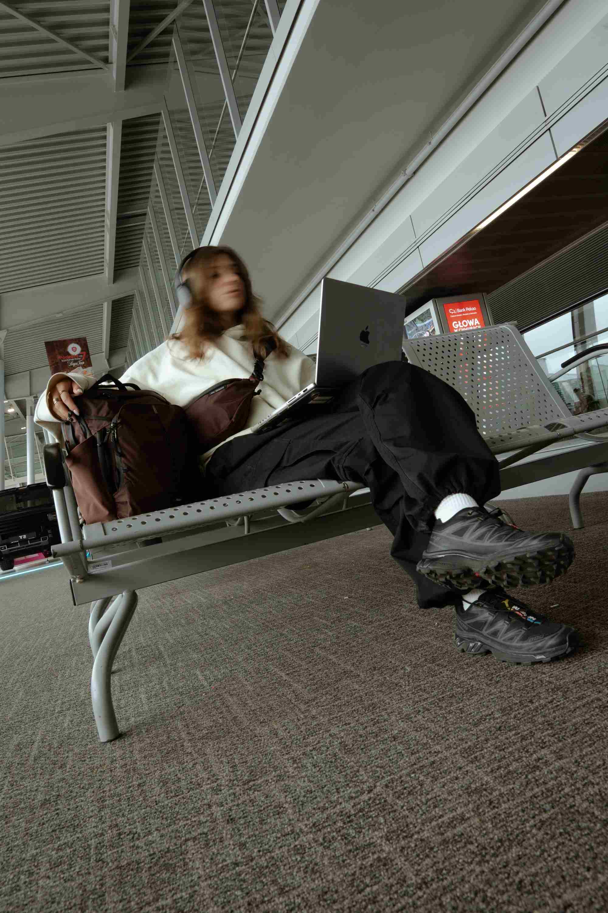 Laptophalter, Laptop, Sesselbank, Schuhe, Rucksack
