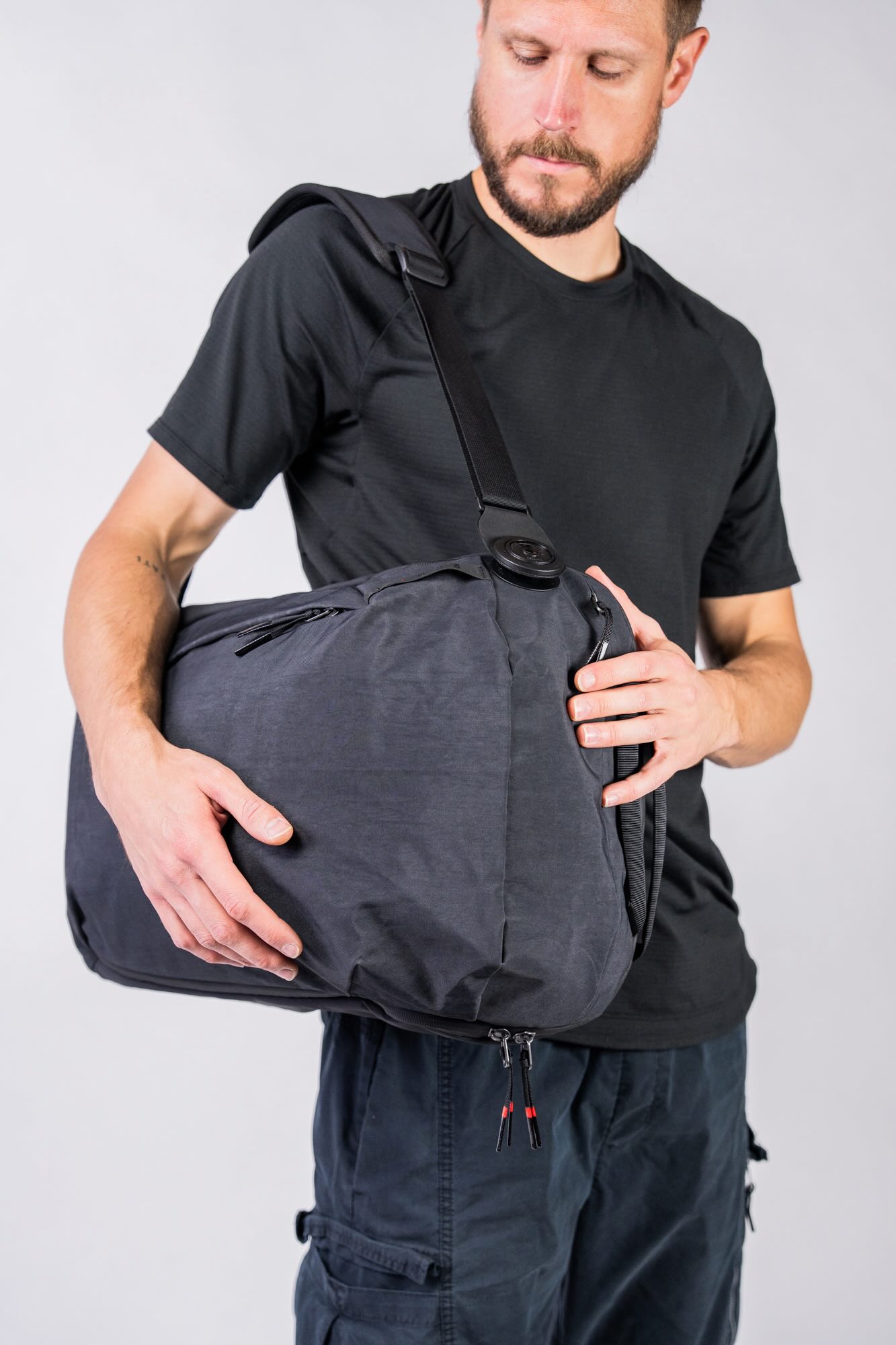 Duffelbag, Schultergurt, dunkelgrau, Reißverschlussfach, Handgepäckgröße